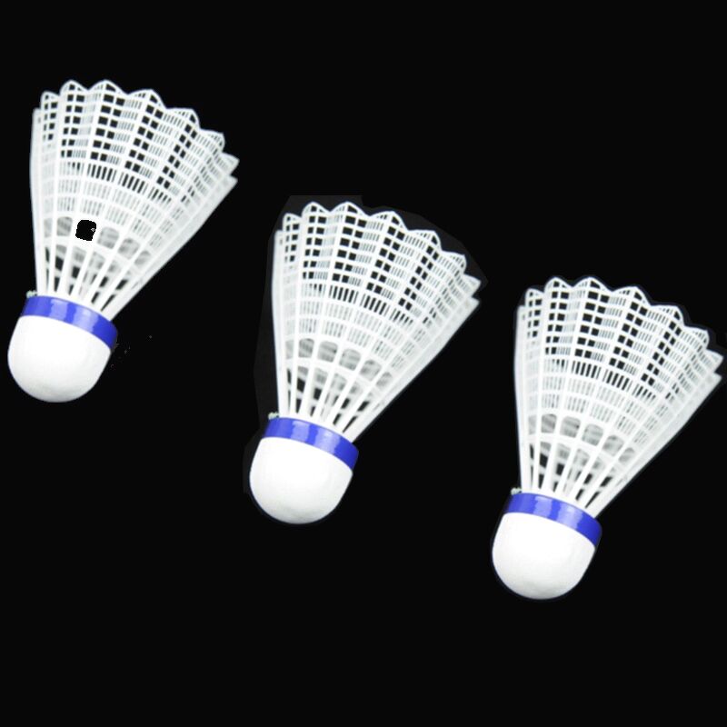 Cầu nhựa thường dùng trong tập luyện hoặc chơi phong trào