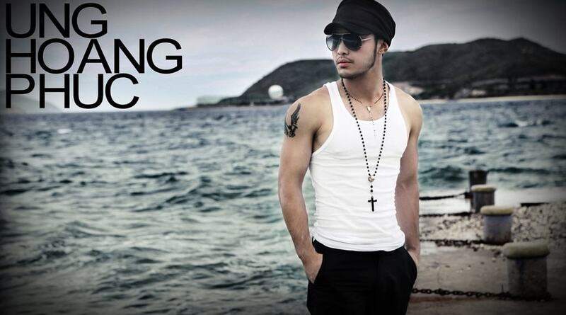 Ưng Hoàng Phúc sinh năm 1981, tên thật là Nguyễn Quốc Thanh, quê An Giang và là một trong những ca sĩ nổi bật của Vpop những năm 2000.