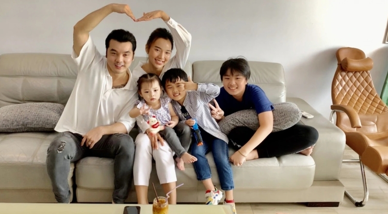 Ở hiện tại, Ưng Hoàng Phúc được công chúng nhớ đến với hình ảnh người chồng, người cha chín chắn và vẫn gắn bó với âm nhạc.