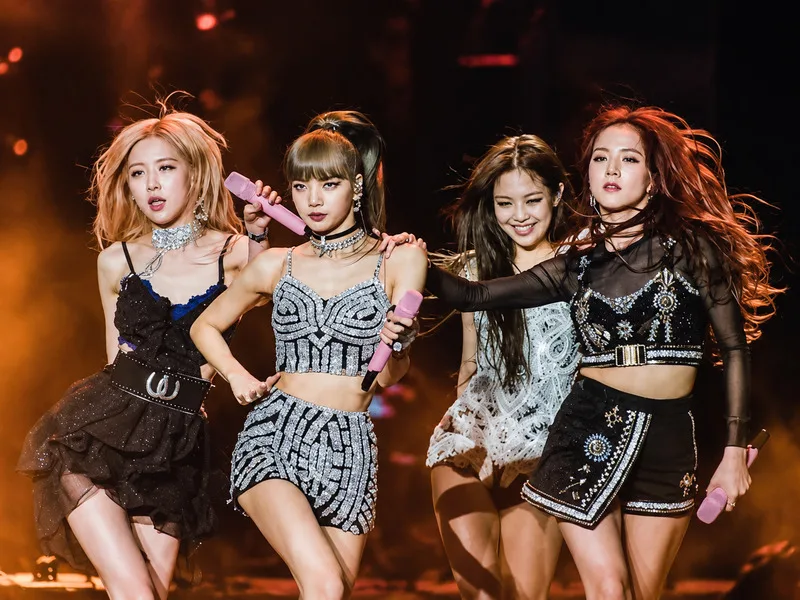 BLACKPINK gồm 4 thành viên Jisoo, Jennie, Rosé và Lisa, tạo nên đội hình nữ K-pop nổi tiếng toàn cầu.